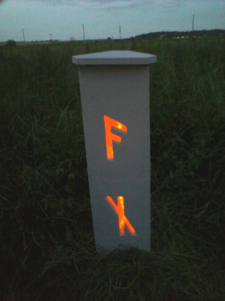 eine Stele am Abend_jpg.jpg